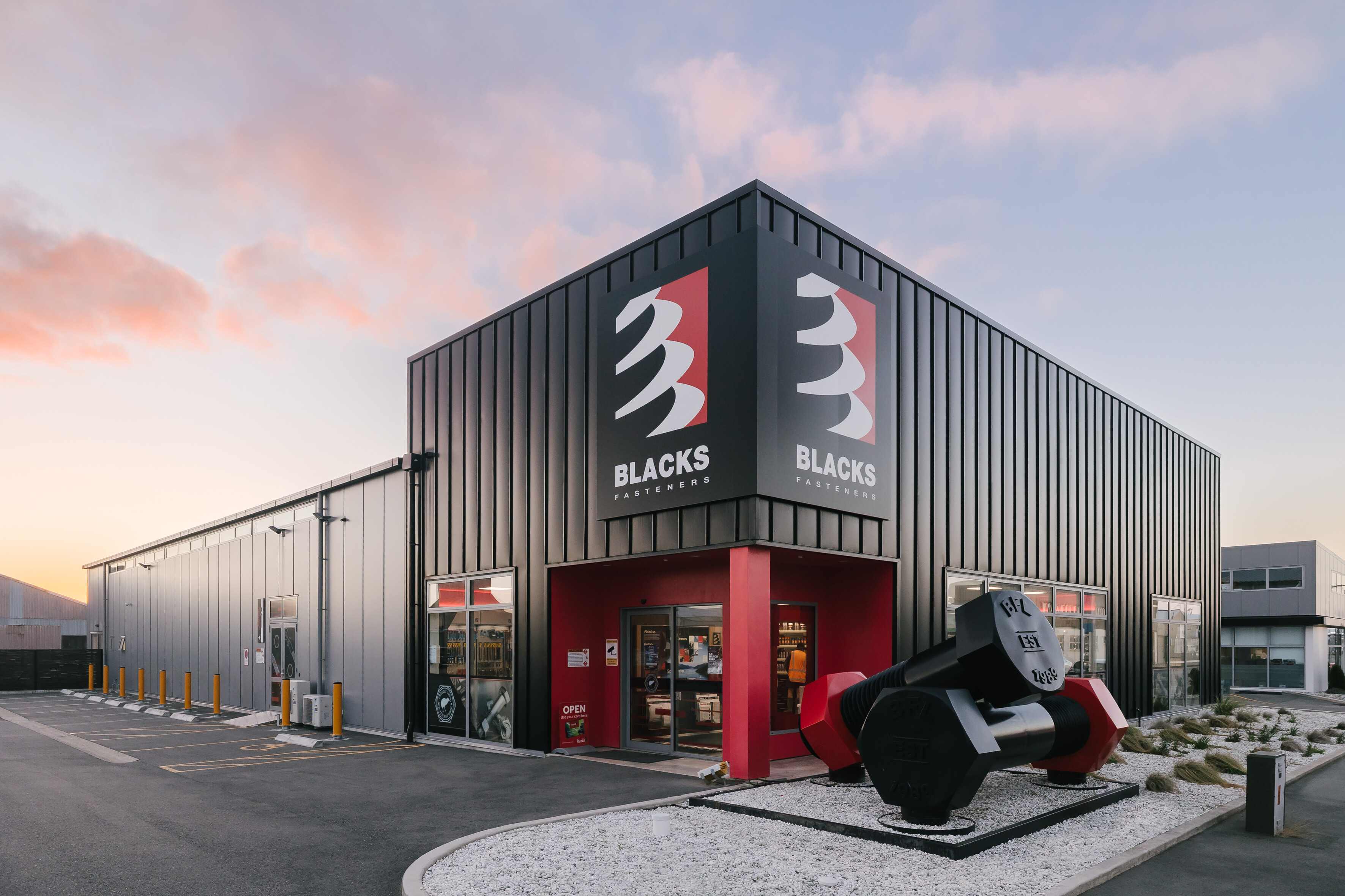 Blacks Fastners-3